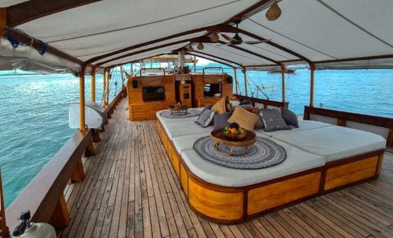 Diving tour to raja ampat on the deluxe boat anne bonny_7