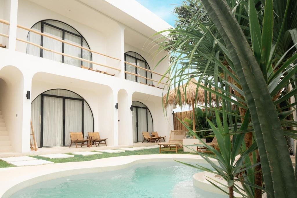 Tyde Bali Boutique Hotel with modern design and tropical surroundings