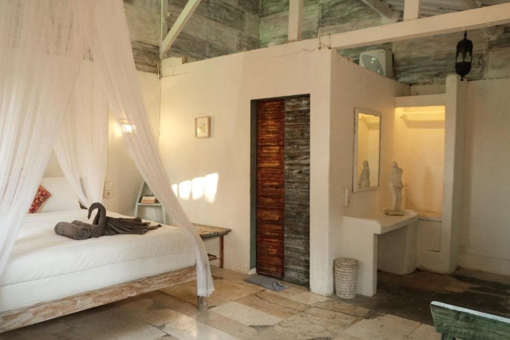 One More Wave Surf House Uluwatu Bali with surf vibes and tropical setting