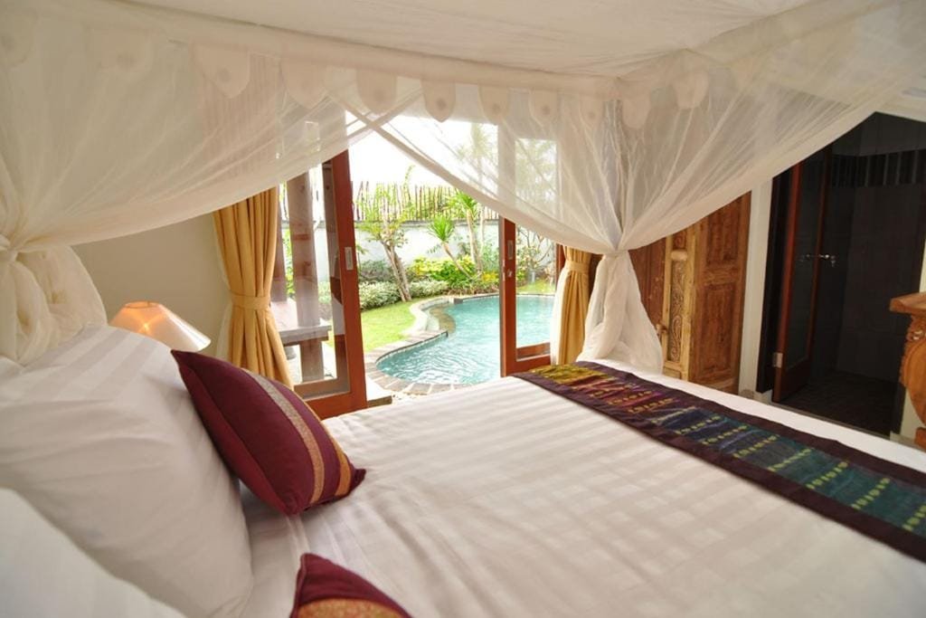 Kandava Villa in Bali with tropical garden and elegant design