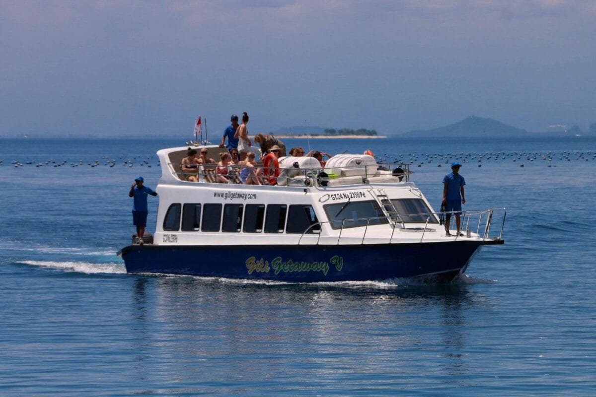 Gili Getaway fast boat traveling from Bali to the Gili Islands
