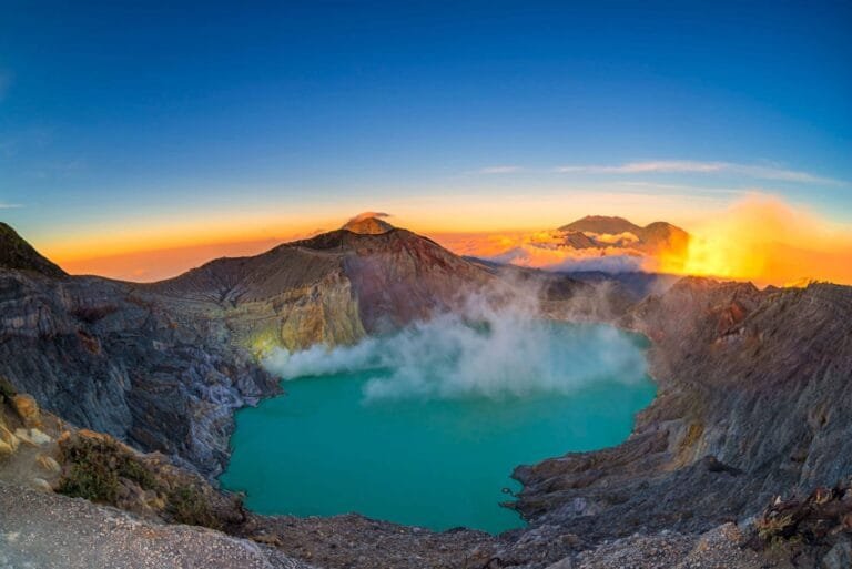 Ijen-crater-min